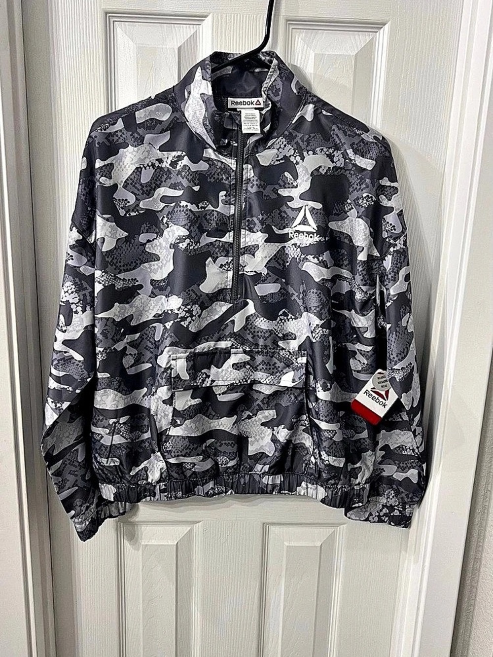 Reebok Woman’s Gray & Black Camo Windbreaker Size Small